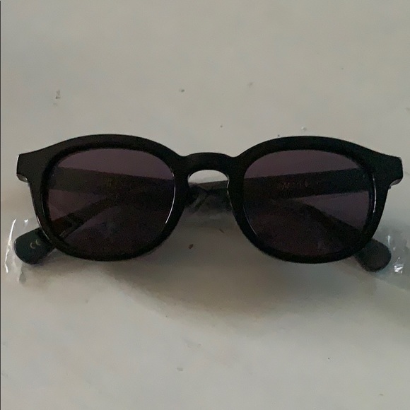 New in box WIldfox Smart Fox sunglasses black main image 7